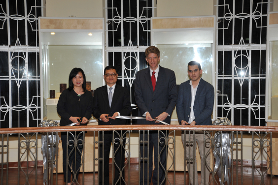 (From left) Ribbon-cutting ceremony by Ms Phyllis Chan, the Sanyu Tang Collection Mr Paul Yu Pui Keung, UMAG Director Dr Florian Knothe and UMAG Assistant Curator Mr Ben Chiesa.